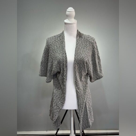 H&M Sweaters - CLEARANCE! B/W H&M Open S/S Cardigan Size XS EUC
